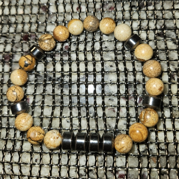 Picture Jasper and Hematite Stretch Bracelet_8mm Beads - Picture 2 of 3